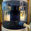 Aqualine 12 Waterfilter Glas – close-up van filter en mineraalstenen voor mineraalrijk en vitaliserend water.